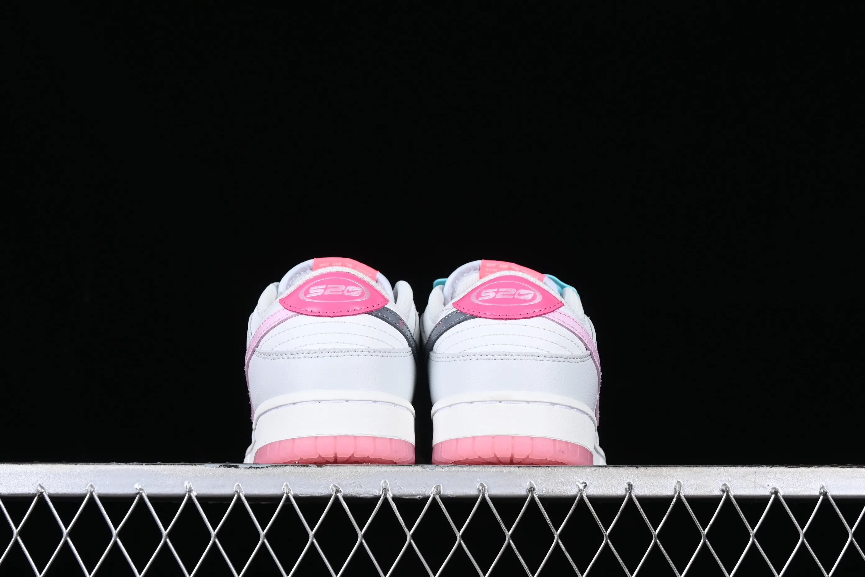 All categories Nk SB Dunk series Nk SB Dunk Low low-top sneakers F version Nk SB Dunk Low "520" Valentine's Day limited SB low-top sports and leisure sneakers FN3451-161